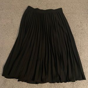Kate Kasin | black pleated midi skit